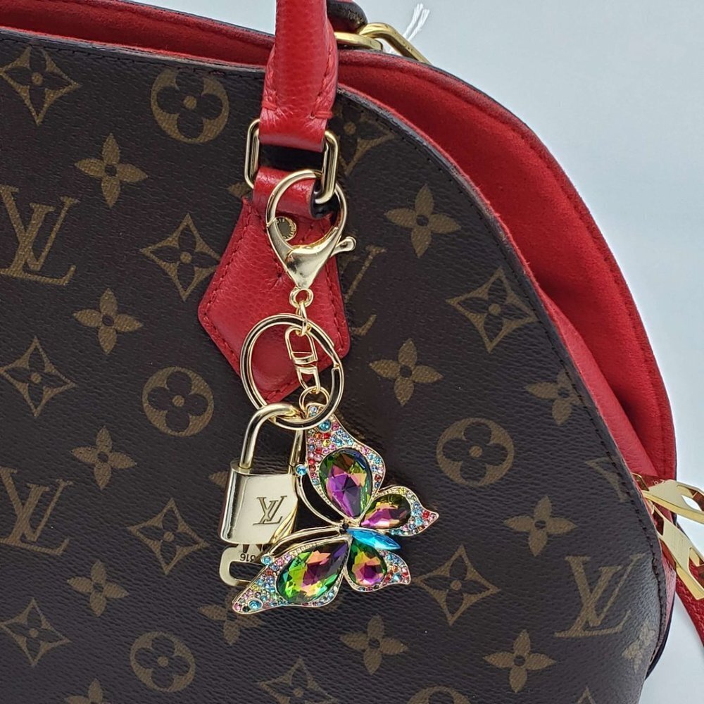 LV Gold Padlock 🔑 Authentic Louis Vuitton Charm + Unbranded Butterfly Keychain - Picture 7 of 9
